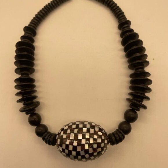 NWOT Black Wood Bead Necklace with Mother of Pearl Covered Center Bead - Picture 4 of 8